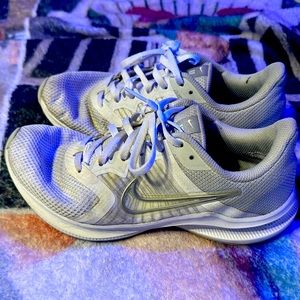 Woman’s Nike sneakers size 8. In good condition. Very comfortable.